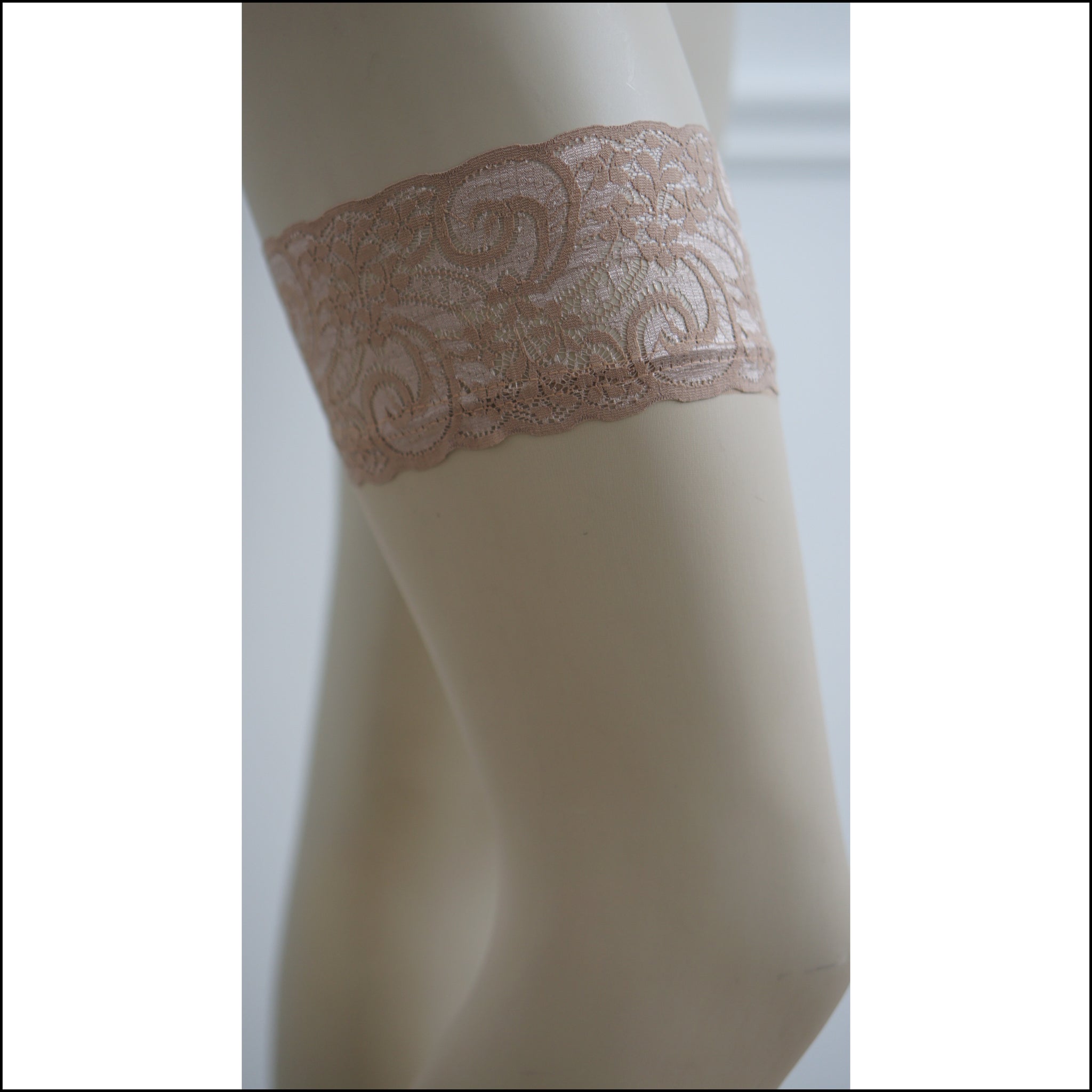 CALLIAH LACE STAY-UP - AURABLEND
