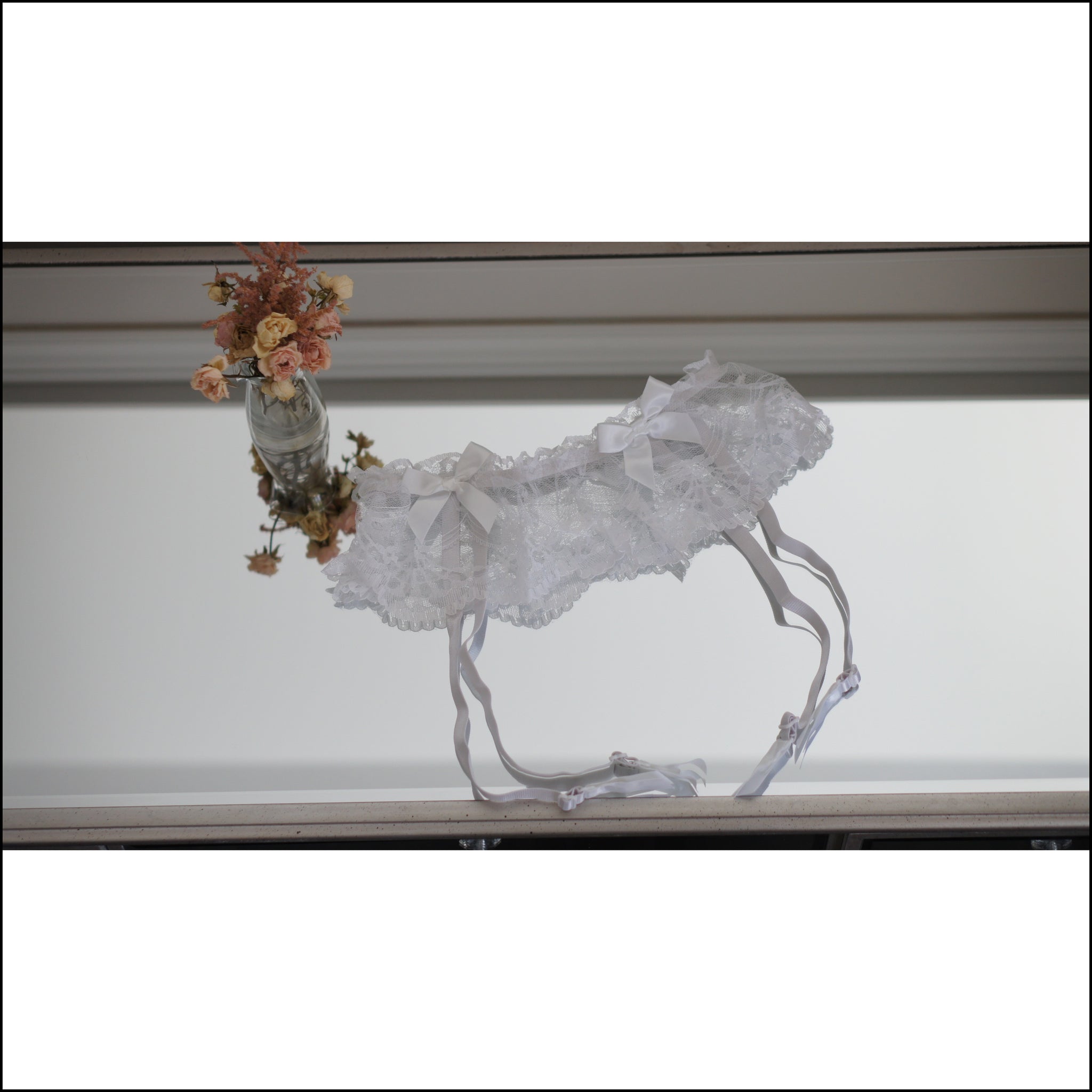 ALESSA Lace Stocking Belt - AURABLEND